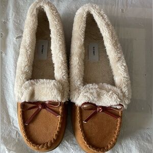 Old Navy Faux Suede Slippers Size 7.